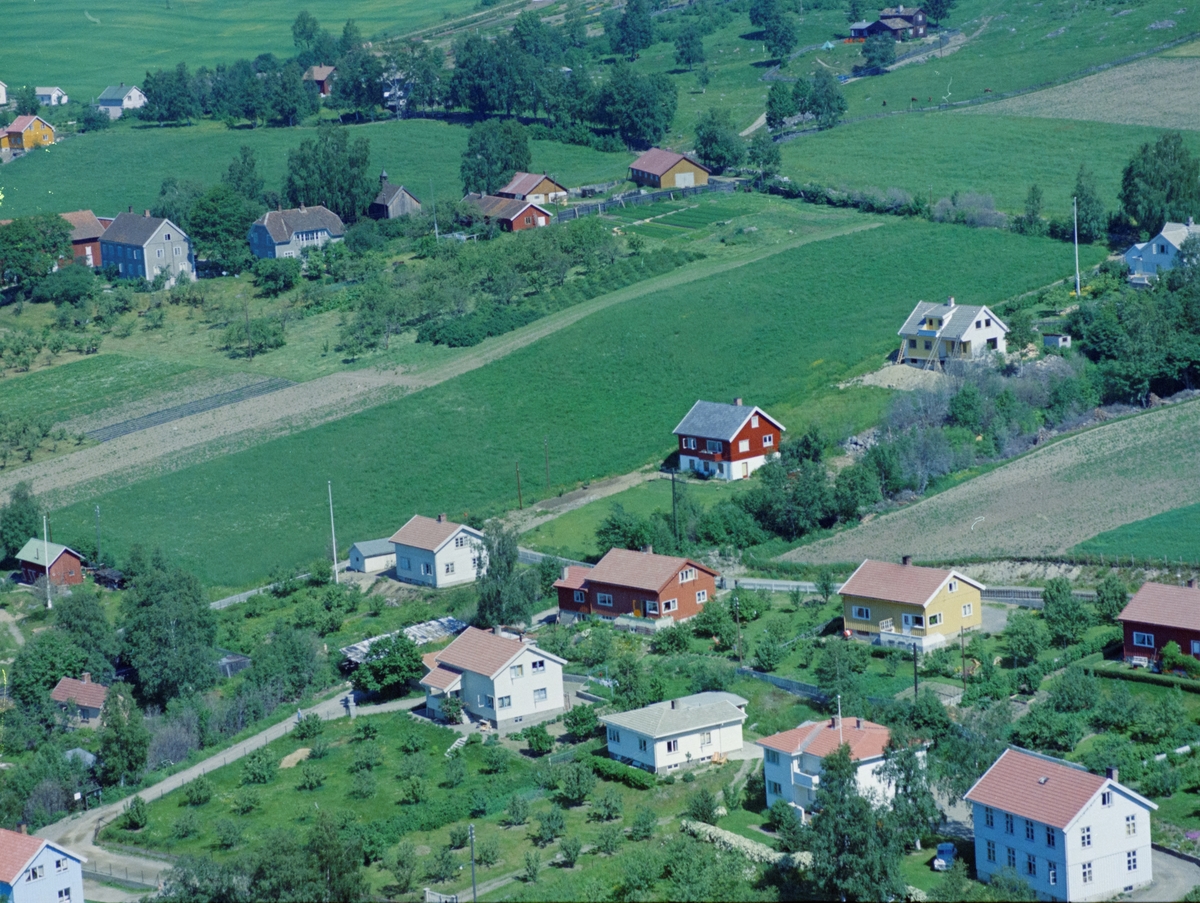 Flyfoto, Lillehammer, bebyggelse. Nordre del av Chr Dahls gate. Til høyre opp til Hammerseng gård.