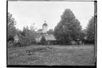 Stora Mellösa kyrka från fröknarna Årmans trädgård.
Beställningsnr. SM-108.