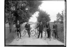 5 cyklister på landsvägen.
Erik Johansson.
Nr.1 från vänster: Erik Wallin. Nr.4 från vänster: Ewald Åkerlind. Kalle Lundgren, Kalle Johansson.