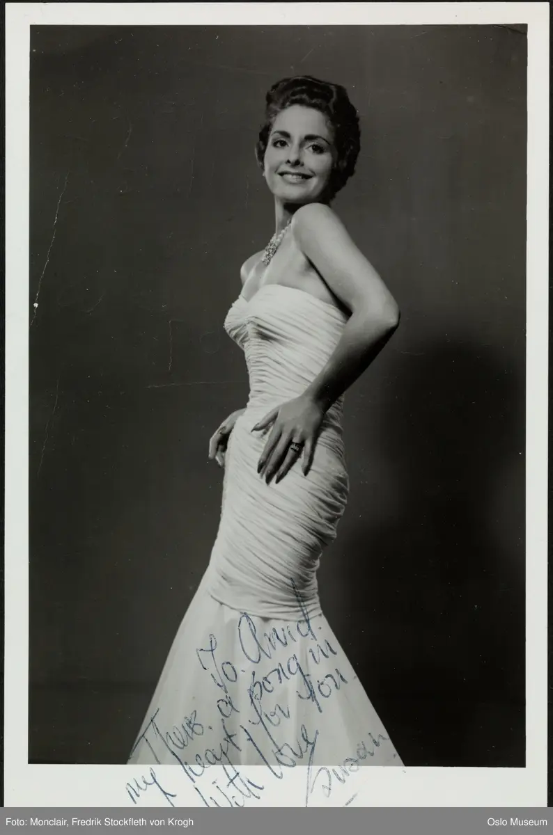 portrett, kvinne, sangerinne, stående helfigur