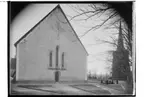 Sköllersta kyrka, kyrkgaveln och klockstapeln.