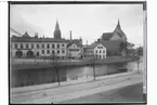 Tvåvånings bostadshus, Fenixhuset.
Tvåvånings bostadshus i trä och ett i sten.
Strandrestaurangen, café & matsalar.
Trefaldighetskyrkan i jugentstil.