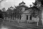 Moritzka gården, Umeå. Timmerbyggnad med panel i nyrenässans uppförd 1881 som kontor och bostad åt disponent C G Moritz vid Sanviks ångsåg.