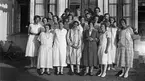 Gruppbild, kvinnor. Kvinnliga medborgarskolan vid Fogelstad. Vårkursen 1926

 Övre raden: Greta Wahlström, Lena Andersson, Carin Hermelin, Ebba Richter, Gullan Johansson, Elna Hull, Nanna Håkansson.
Mittraden: Margaretha Bohlin, Dagmar Lundgren, Anna Peterson, Siri Hedman, Ebba Dahlman, Braathen, Iris Dahl, Marta Olsson.
Främre raden: Svea Johansson, E.H. (Ebba Holgersson), H.H. (Honorine Hermelin), Maj Sondén, Britta Isander, Kaarin Carlson.