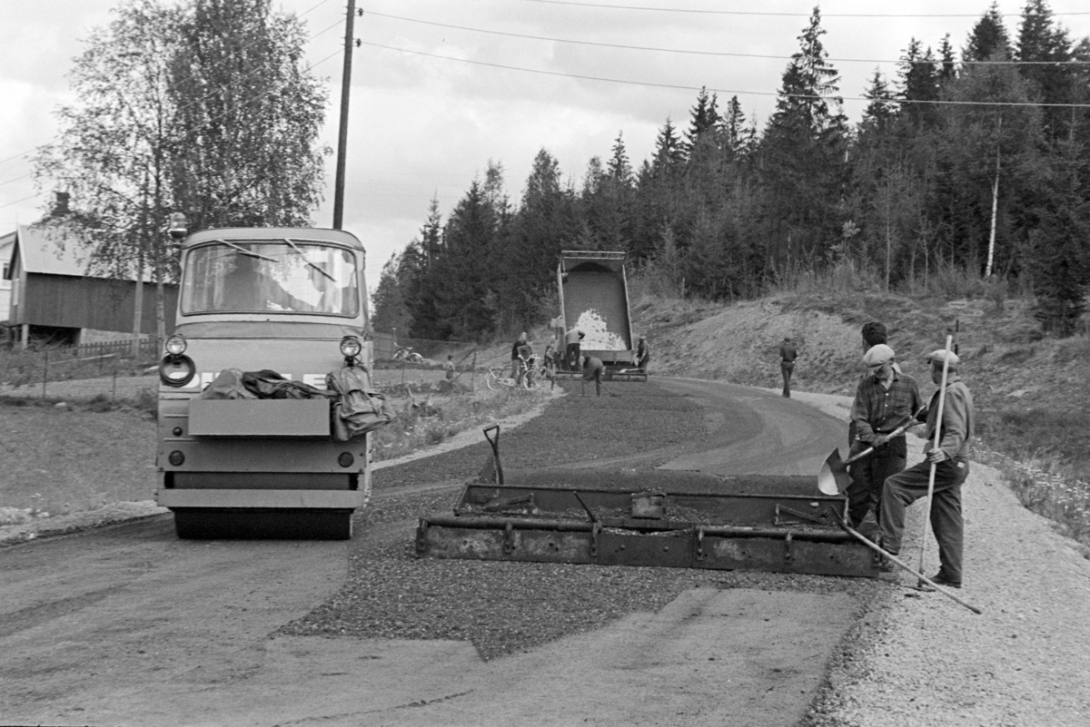Kvarbergsvika, vegarbeid, oljegrus,vegarbeidere, Brumunddal, veivalse, Statens vegvesen, Hedmark.