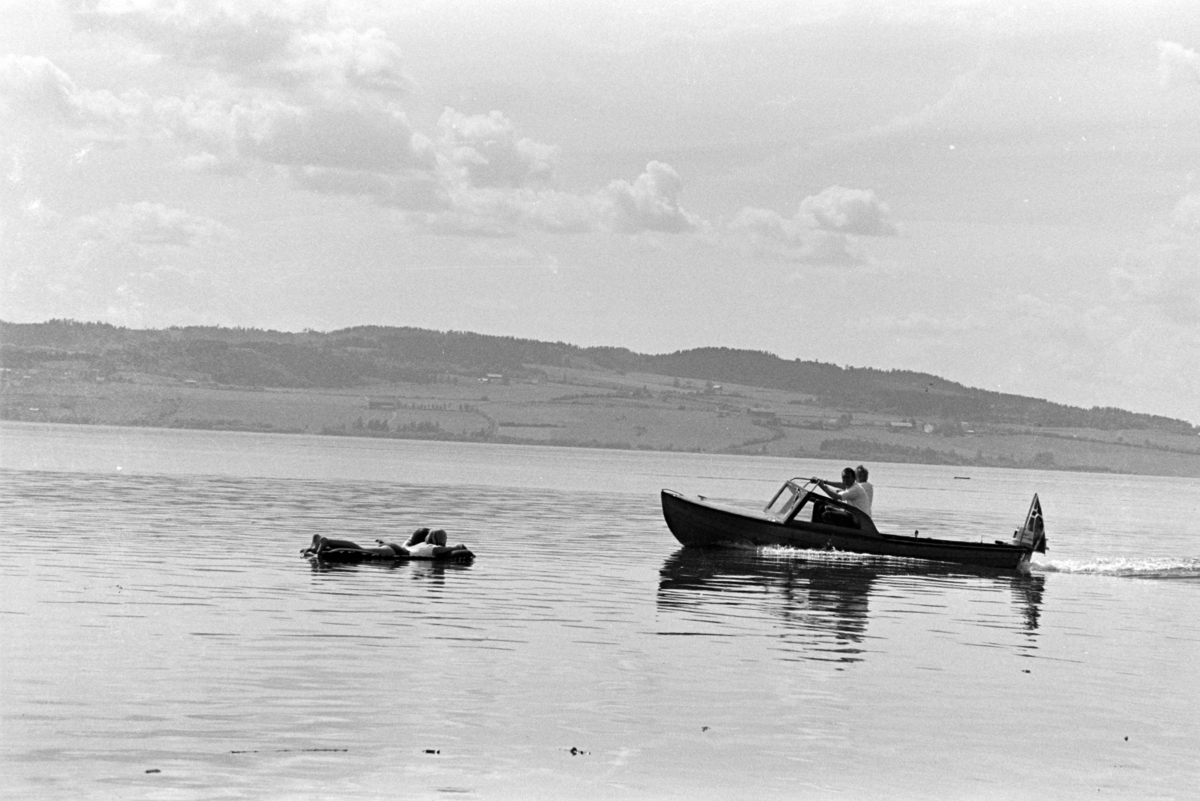 Fritidsbåt, gummimadrass, Mjøsa, Domkirkeodden.