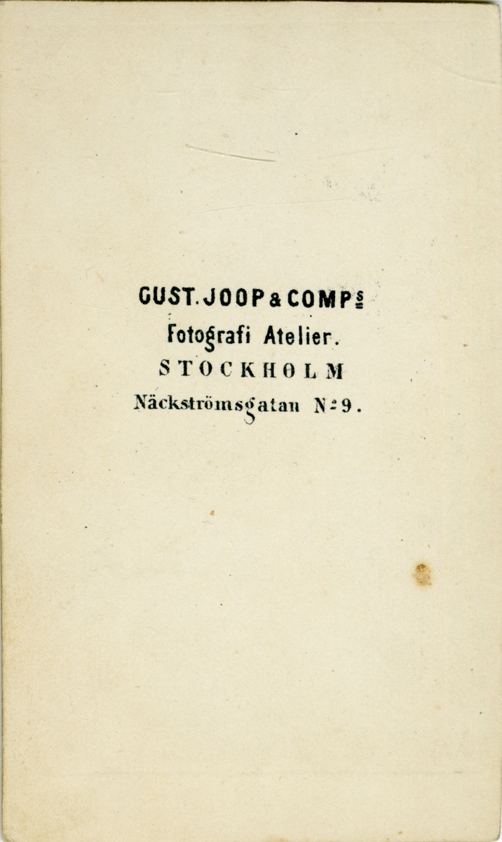 Porträtt av Georg Fredrik Schmiterlöw, underlöjtnant vid Smålands husarregemente.

Se även bild AMA.0008573.