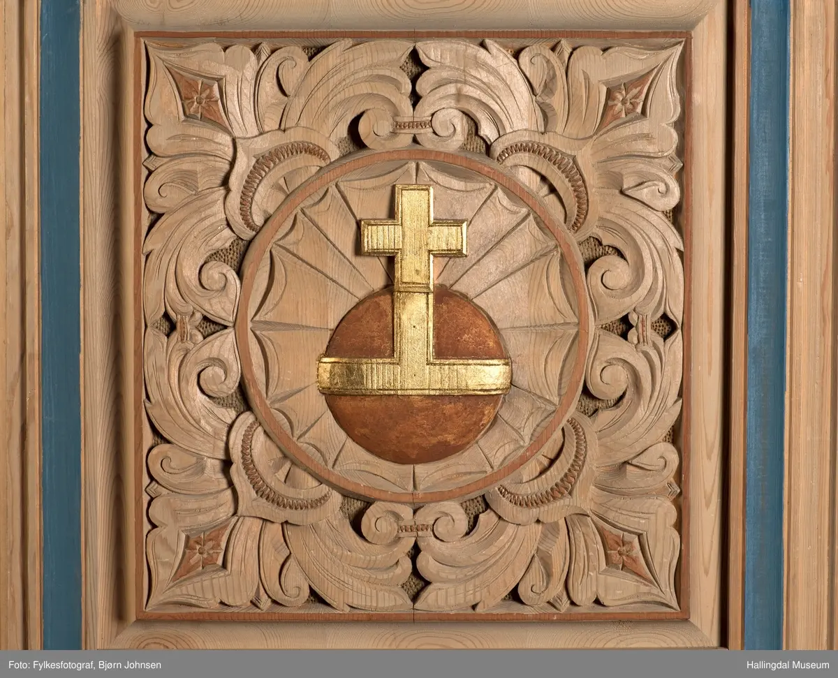 Nes kapell er gravkapellet på Nes kirkegård i Nesbyen i Buskerud fylke. Kapellet er en korskirke som ble oppført i 1953–54. Det er laget som en etterligning av den lokale stavkirken, som ble revet nesten hundre år tidligere. noe eksteriør og interiøret er eksempel på treskjæringer laget av Ole Isakbraaten.