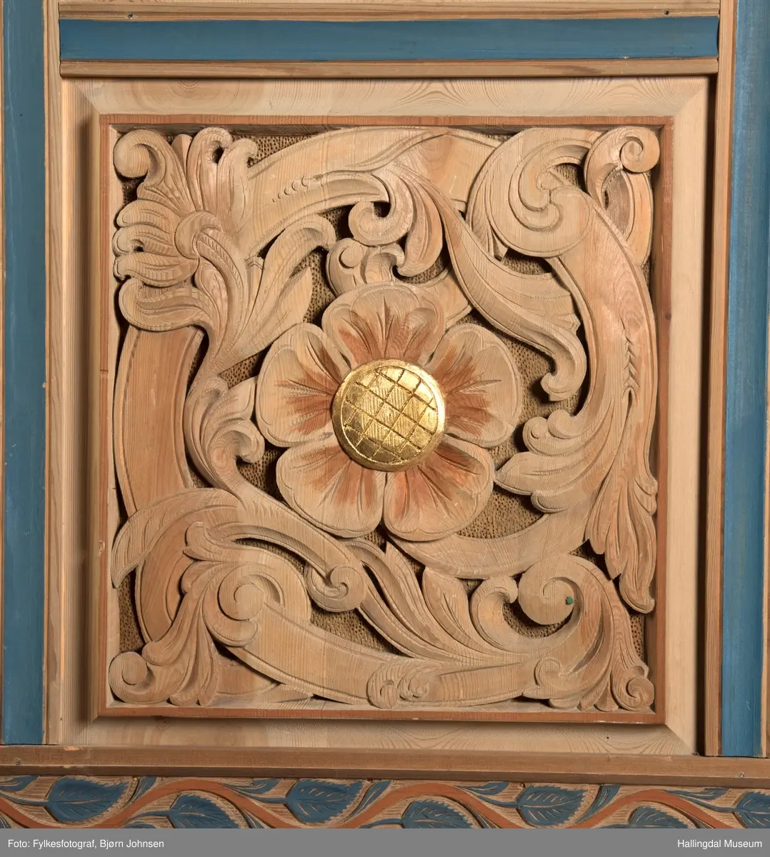 Nes kapell er gravkapellet på Nes kirkegård i Nesbyen i Buskerud fylke. Kapellet er en korskirke som ble oppført i 1953–54. Det er laget som en etterligning av den lokale stavkirken, som ble revet nesten hundre år tidligere. noe eksteriør og interiøret er eksempel på treskjæringer laget av Ole Isakbraaten.