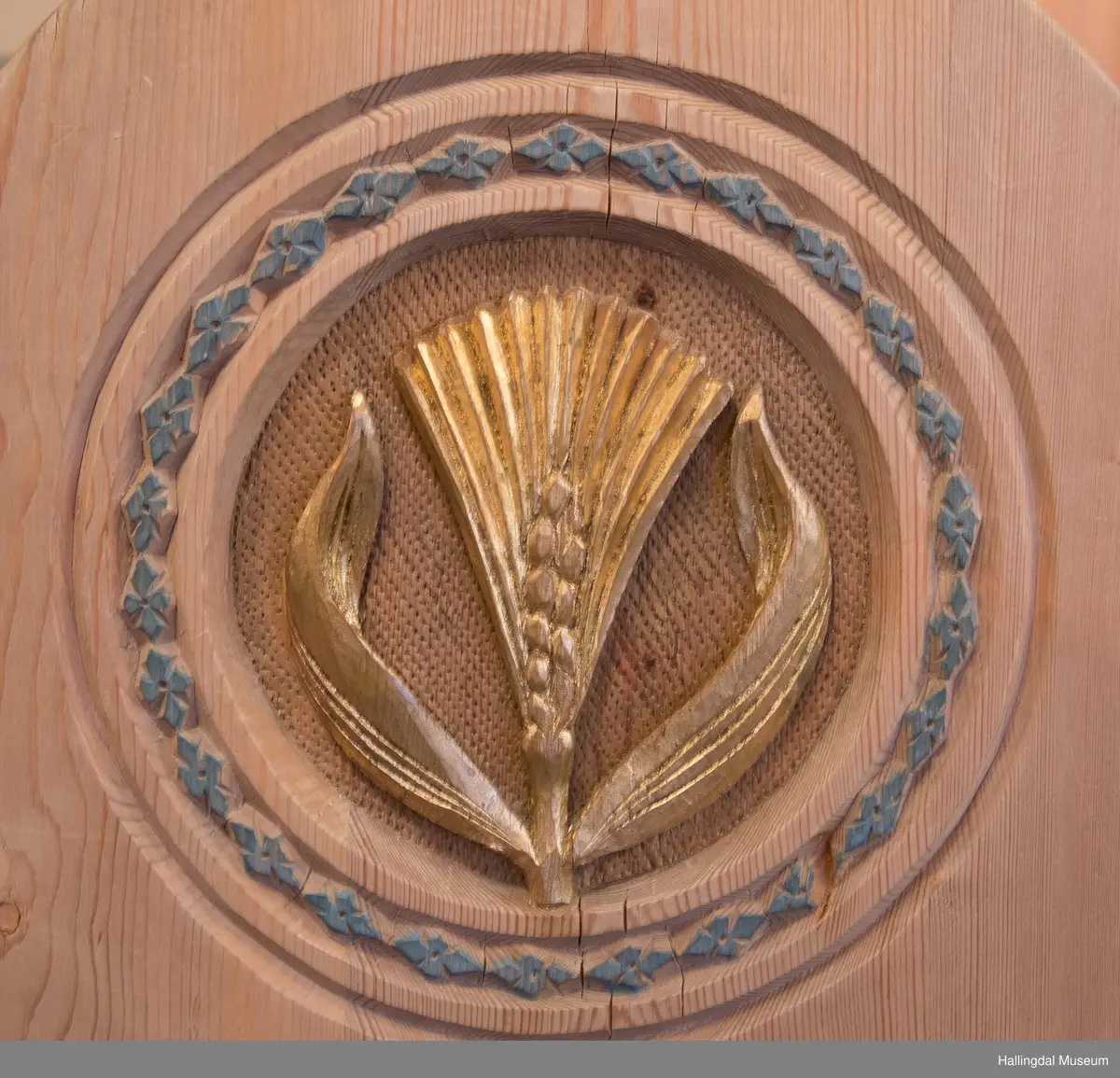 Nes kapell er gravkapellet på Nes kirkegård i Nesbyen i Buskerud fylke. Kapellet er en korskirke som ble oppført i 1953–54. Det er laget som en etterligning av den lokale stavkirken, som ble revet nesten hundre år tidligere. noe eksteriør og interiøret er eksempel på treskjæringer laget av Ole Isakbraaten.