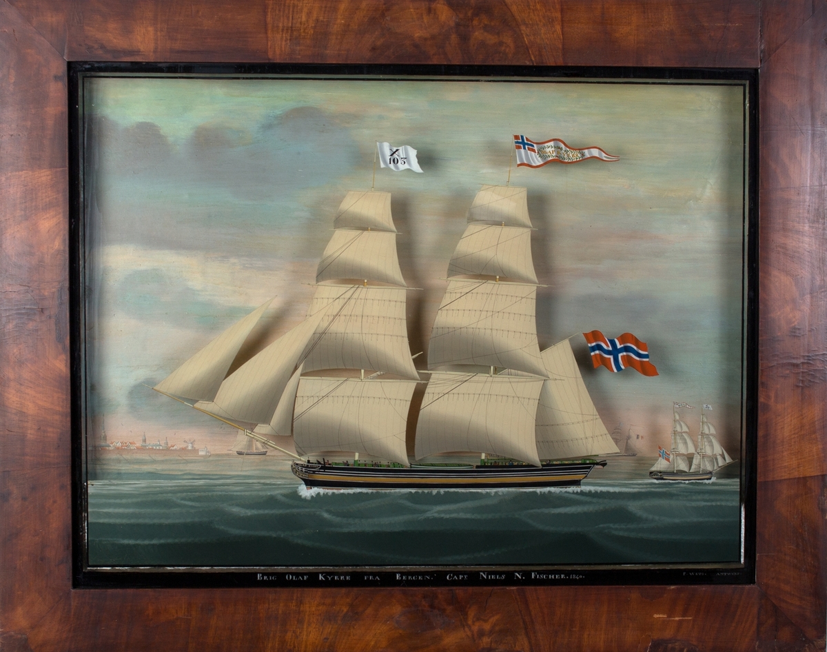 Brigg OLAV KYRRE med full seilføring. Vimpel med skipes navn i mesanmasten. Flagg med X103 i fokkemasten og rent norsk flagg i akter. Til høyre i motivet skipet sett fra akter. Til venstre i motivet befestet by med kirkespir og vindmølle (Vlissingen i Nederland). To små skuter i bakgrunnen, den ene med fransk flagg i akter.