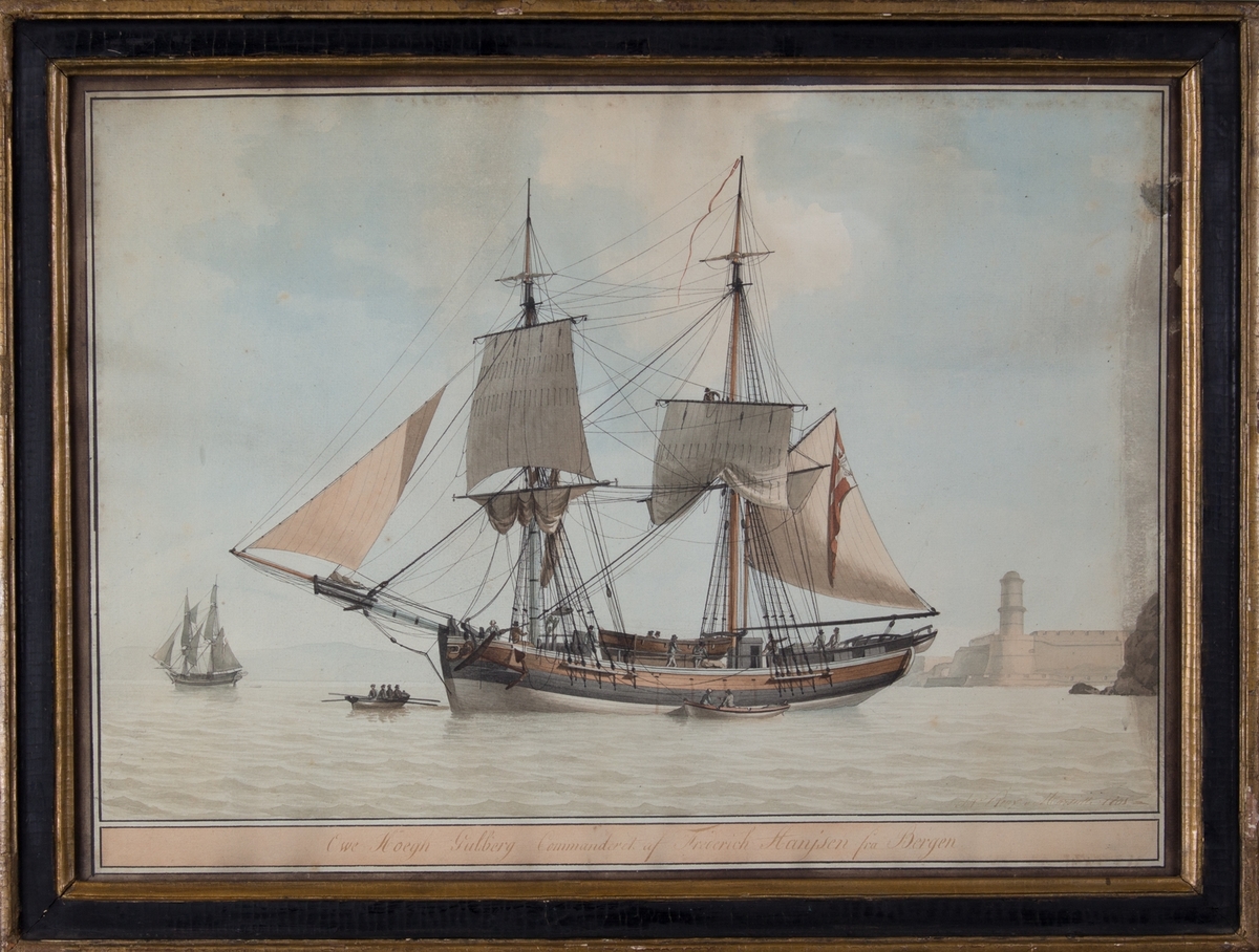 Briggen OWE HOEGH GULBERG under delvis seilføring, festningen i Marseille i bakgrunnen. I akter av skipet henger Dannebrog flagg med C7 i midten