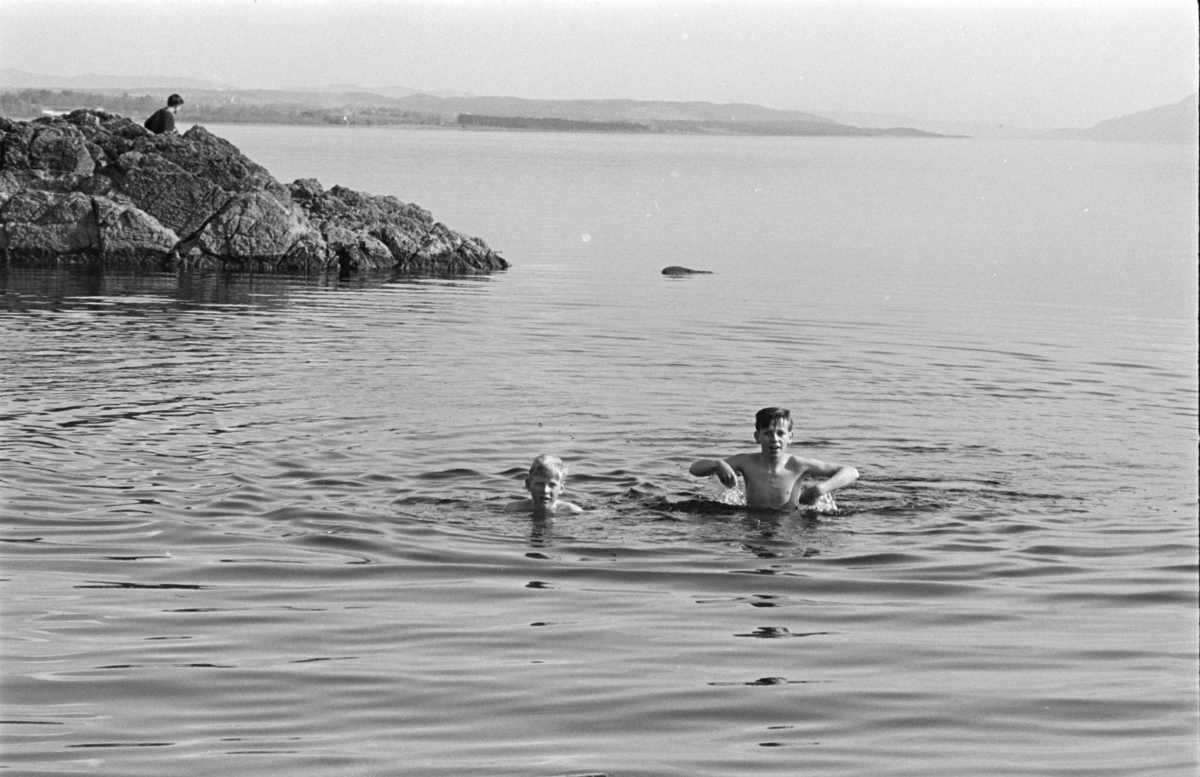 Domkirkeodden, Sjøormskjæret, "isbading", gutter,