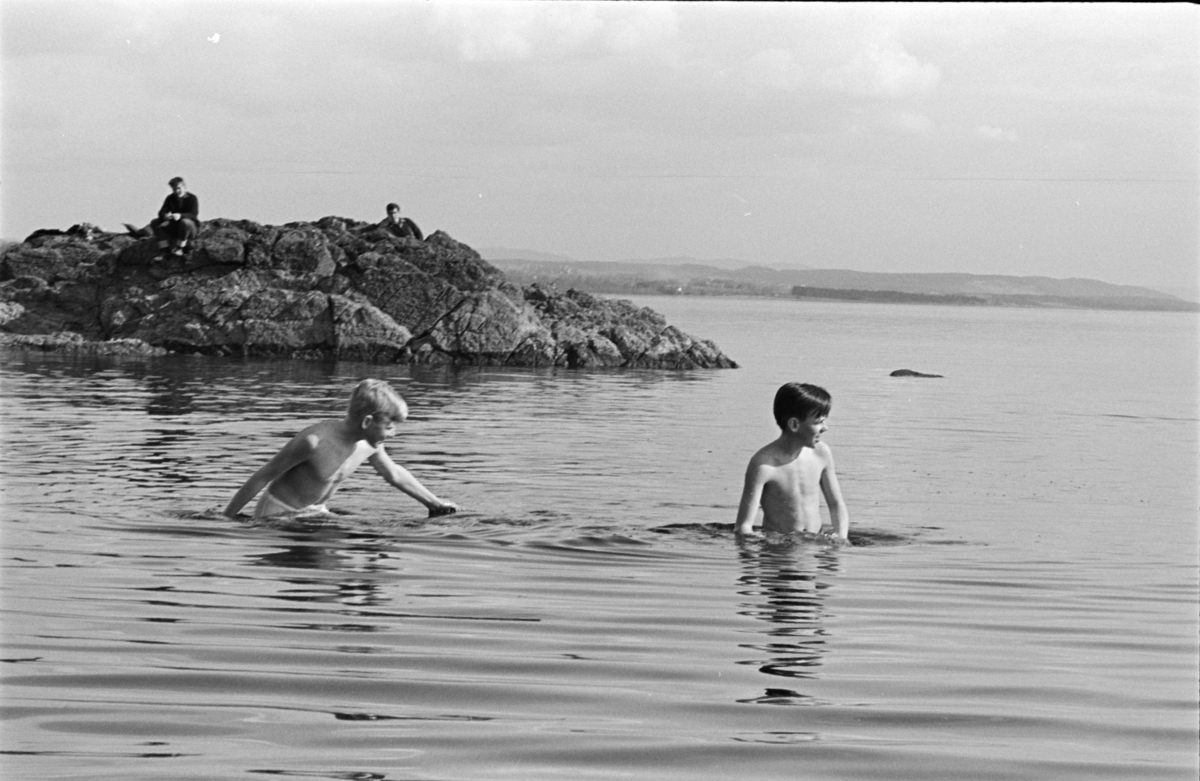 Domkirkeodden, Sjøormskjæret, "isbading", gutter,