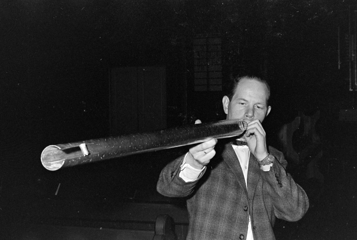 Øvre Vang kirke, montering av nytt orgel, april 1965.