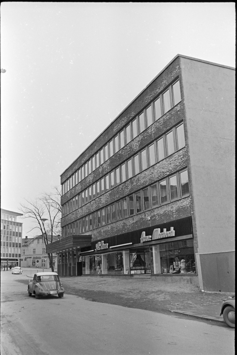 Torggata 72, Hamar. A. Morbech, A. Steen,