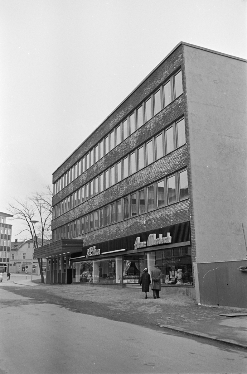 Torggata 72, Hamar. A. Morbech, A. Steen,