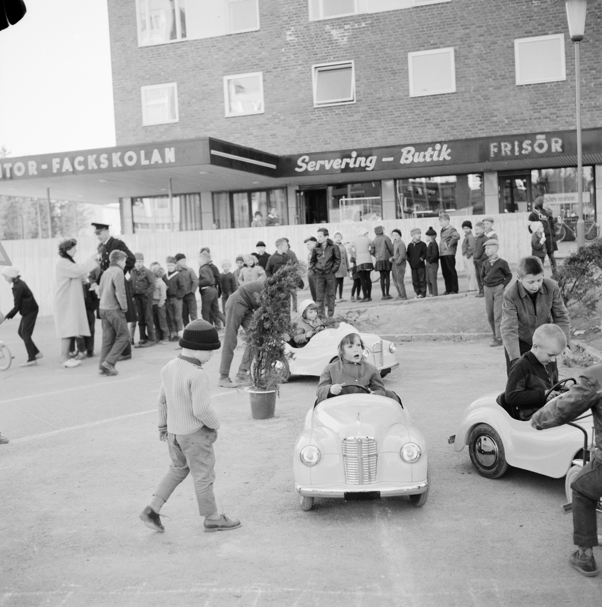 Trafiklekskola vid Hoffmans, Västertorg, Uppsala 1961