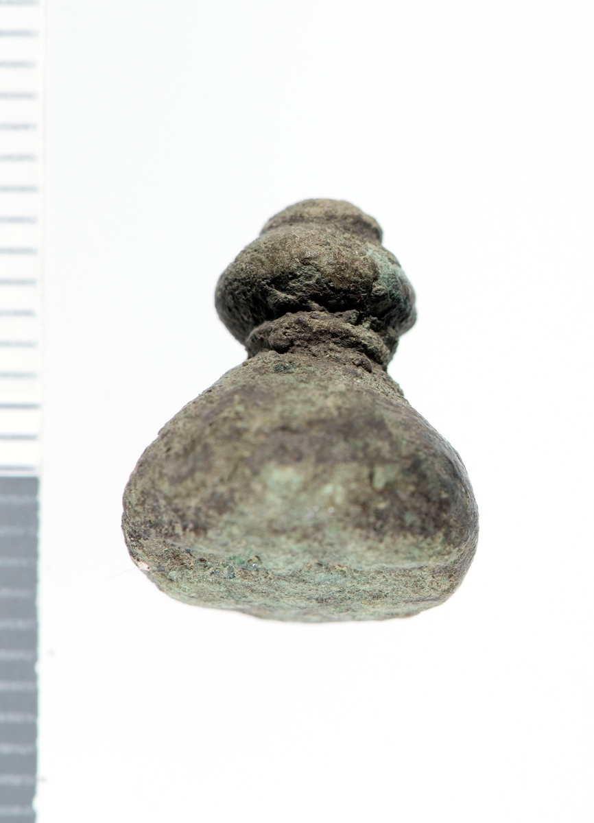 Under: korsformet, bredt preg.