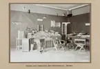 Industri- och slöjdutställning 21 juni - 16 juli 1911 i Örebro.
Utsällningen hölls vid Karolinska läroverket och Livregementets husarers ridhus vid Olaigatan. Bilderna är samlade i en bok med riktika fotokopior.

Ordförande för programkommittén var landshövding Theodor Nordström. Fabrikör Anton Hahn fungerade som närmaste man och vice ordförande. Med i styrelsen satt även stadsarkitekten Magnus Dahlander.

Örebro och värmlands läns döfstumskola, Örebro