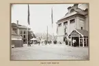 Industri- och slöjdutställning 21 juni - 16 juli 1911 i Örebro.
Utsällningen hölls vid Karolinska läroverket och Livregementets husarers ridhus vid Olaigatan. Bilderna är samlade i en bok med riktika fotokopior.

Ordförande för programkommittén var landshövding Theodor Nordström. Fabrikör Anton Hahn fungerade som närmaste man och vice ordförande. Med i styrelsen satt även stadsarkitekten Magnus Dahlander.

Fältet från mark'en.