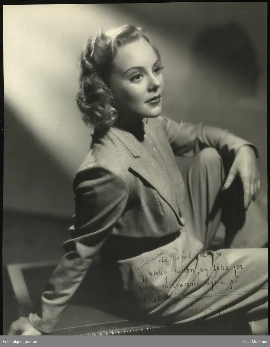 portrett, kvinne, kunstløper, filmskuespiller, sittende knefigur