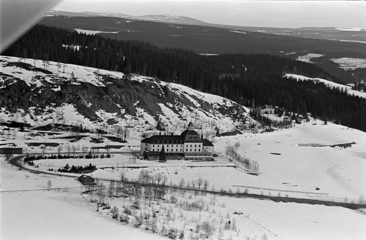 Høsbjør turisthotell, Furnes.