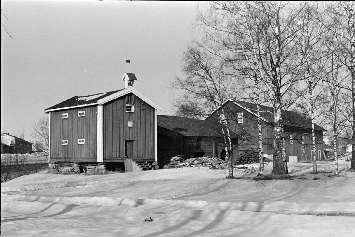 Vang Prestegard, stabbur, stabbursklokke, gardsklokke.