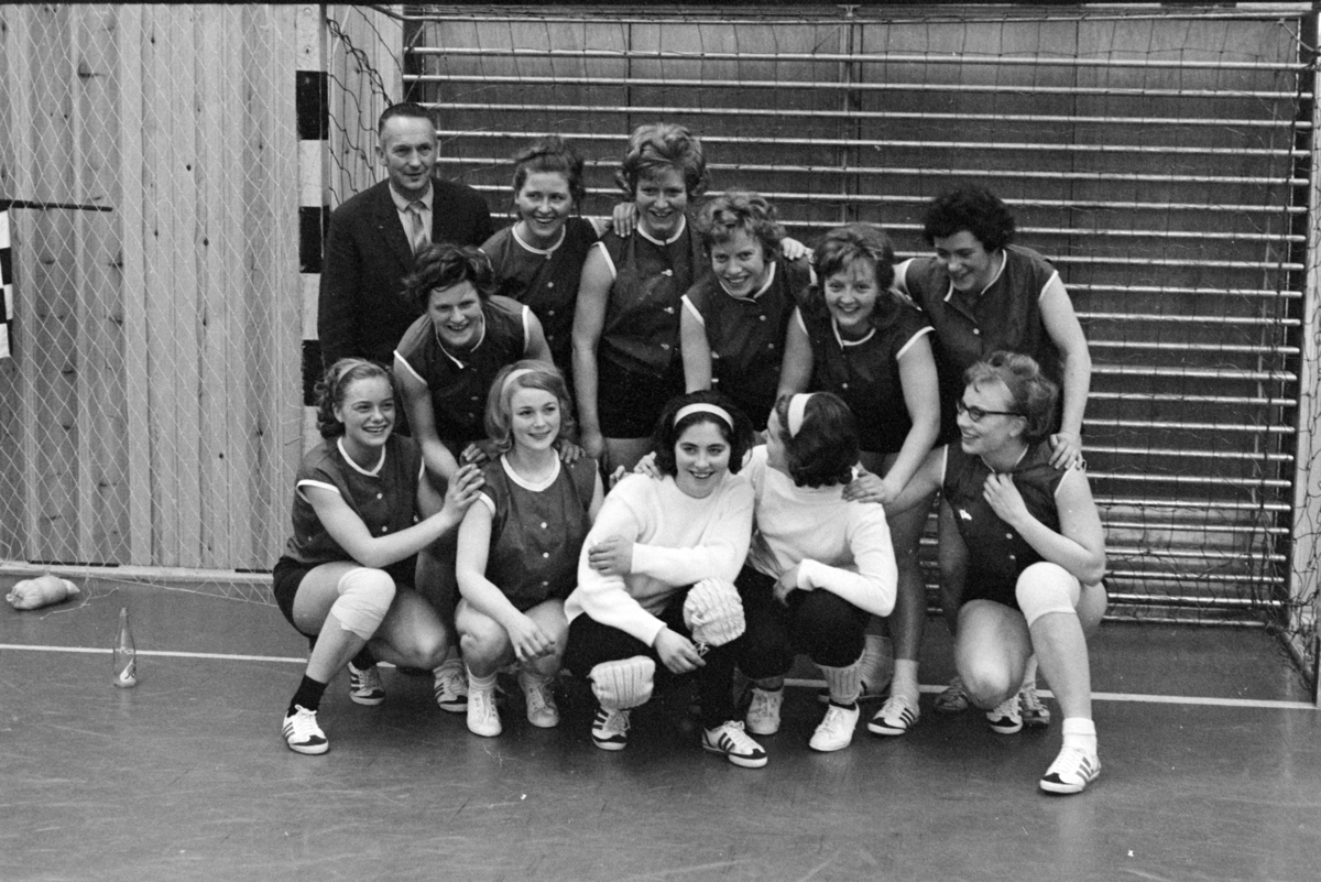 Håndball, kvinner ukjent lag. NM i Hamarhallen februar 1965