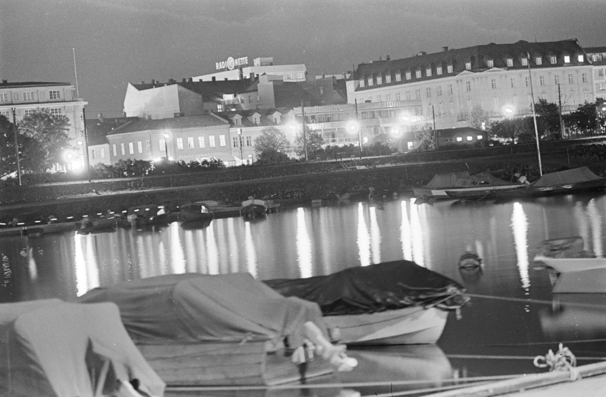 Måneskinnsnatt, stemning, Hamar brygge, Strandgata, småbåthavna.