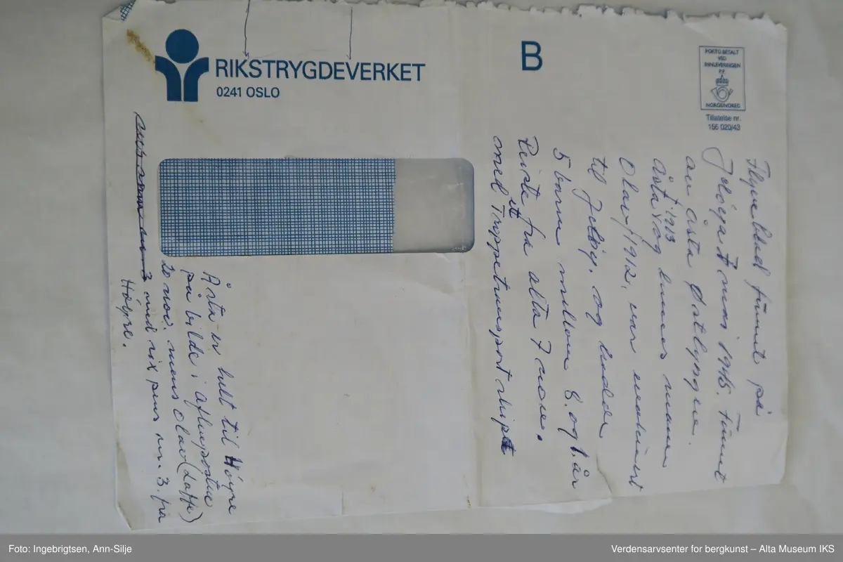 Et A5 papirark med maskinskrevet tekst.