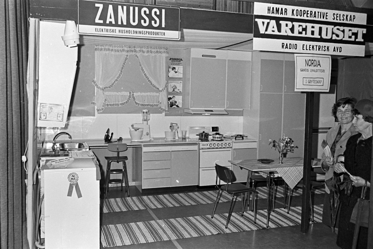 Kjøkkenutstilling i Hamarhallen,  Stand, Zanussi, Hamar kooperative selskap,