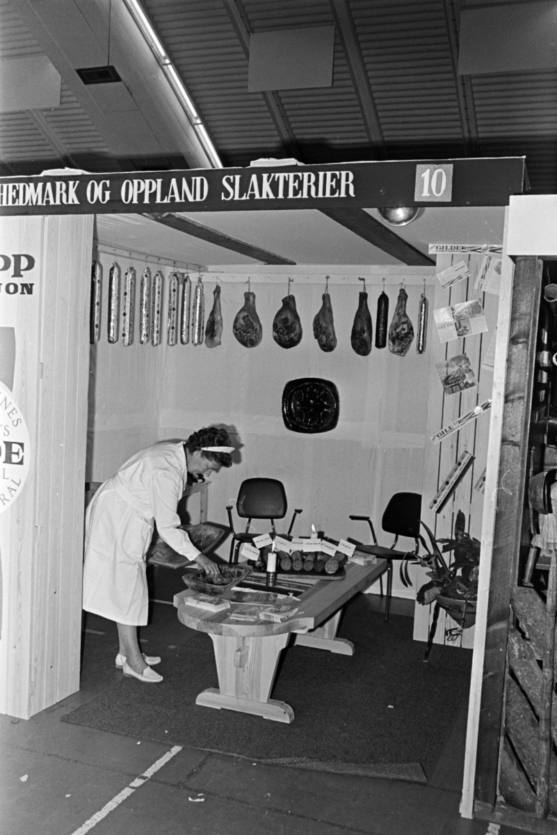 Kjøkkenutstilling i Hamarhallen, stand Hedmark og Oppland slakterier Hed-Opp, spekemat.