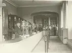 Odd-Fellowhuset. Systembolagets butik 1916. Hörnet mot Vallgatan.