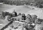 Flygfoto över Tuna kyrka.