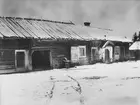 Den gamla huslängan i Törnqvists gård, Fallet.
Fr.v. stall, portlider, klädkammare, källare o bryggstuga.