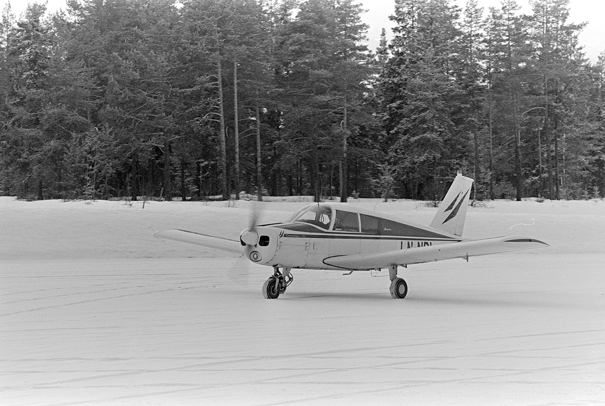 Hamar flyplass, Stavsberg, småfly,