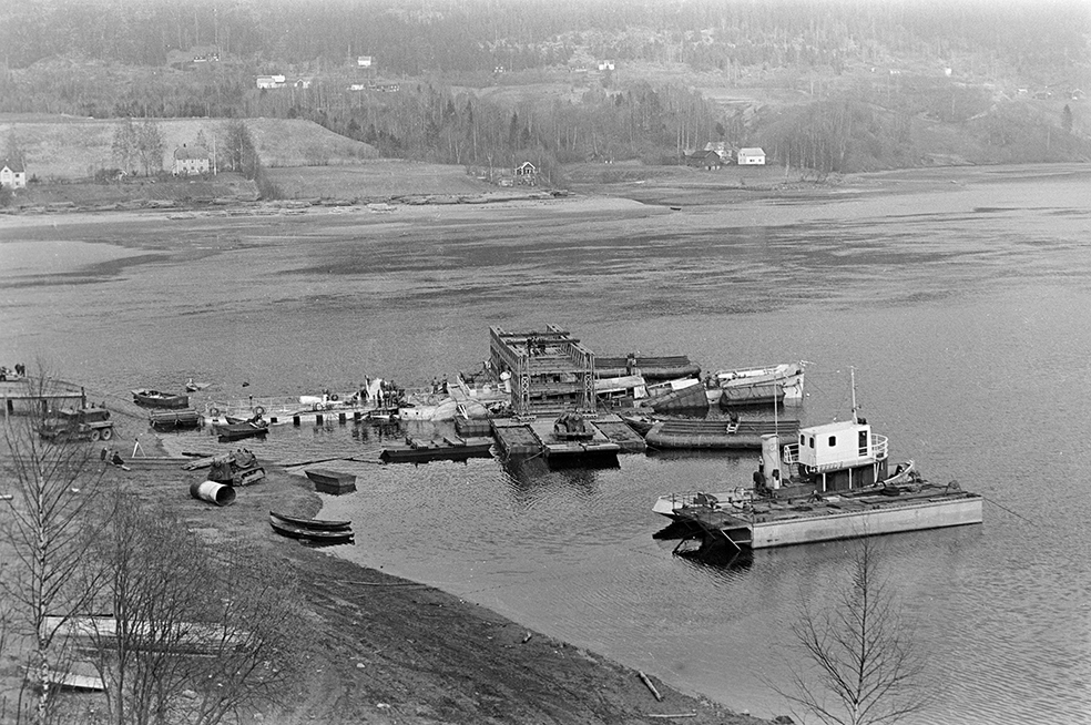 Minnesund, Skibladner heves etter at den sank under vinteropplag i Minnevika 7.februar 1967.