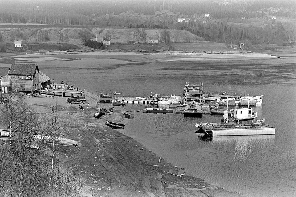 Minnesund, Skibladner heves etter at den sank under vinteropplag i Minnevika 7.februar 1967.