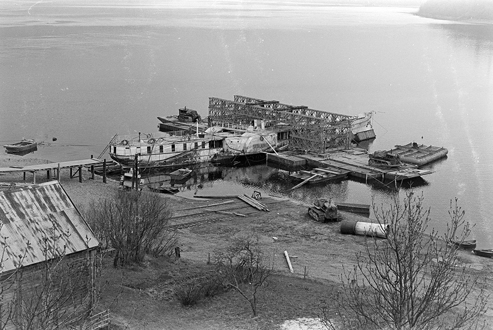 Minnesund, Skibladner heves etter at den sank under vinteropplag i Minnevika 7.februar 1967.