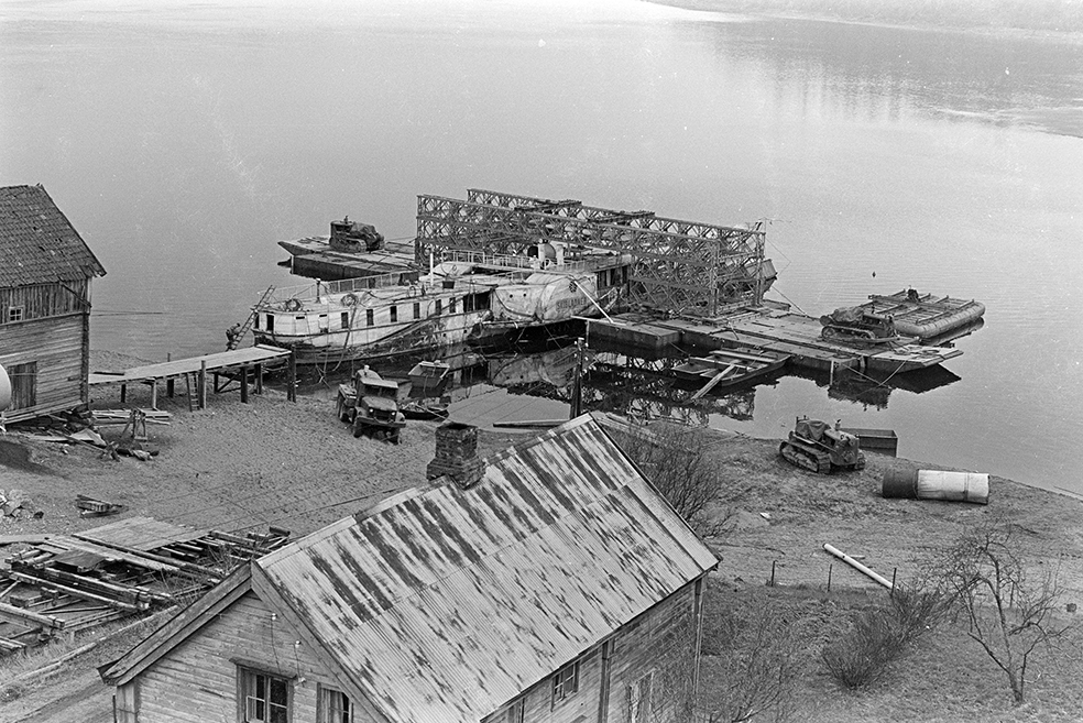 Minnesund, Skibladner heves etter at den sank under vinteropplag i Minnevika 7.februar 1967.