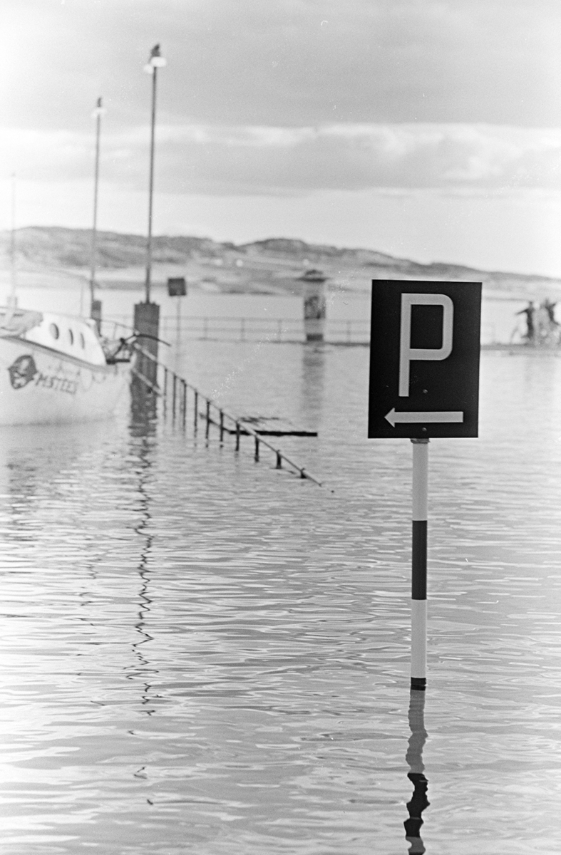Flom i Mjøsa, 1967, Hamar brygge, oversvømmelse, parkeringsskilt