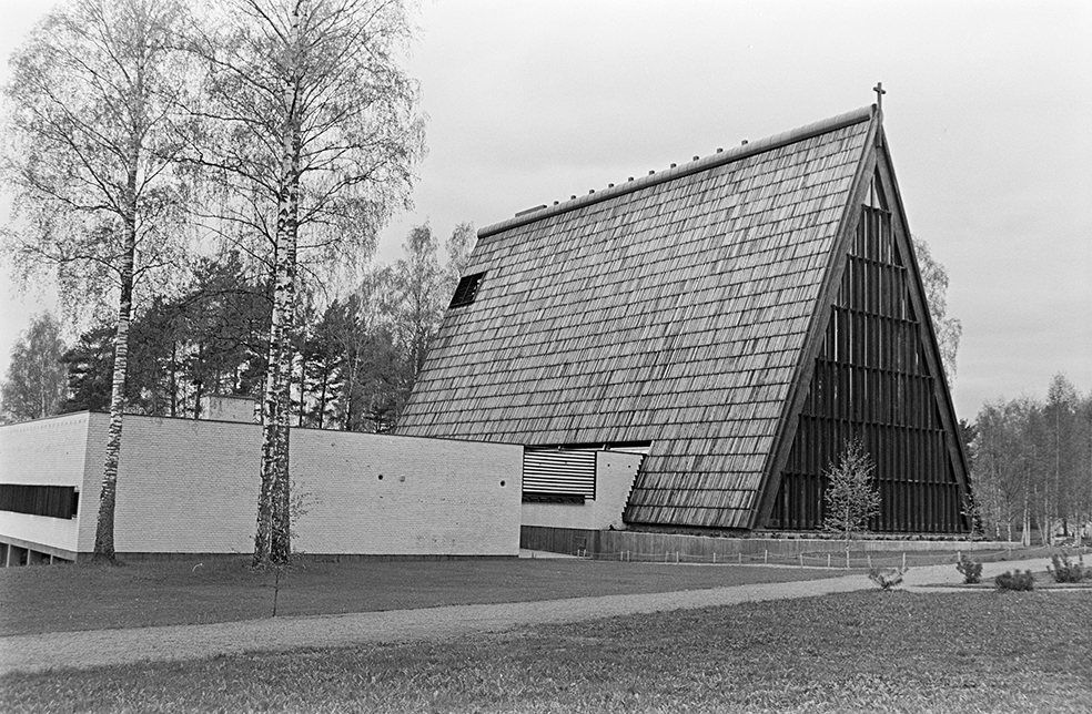 Brumunddal kirke, eksteriør.