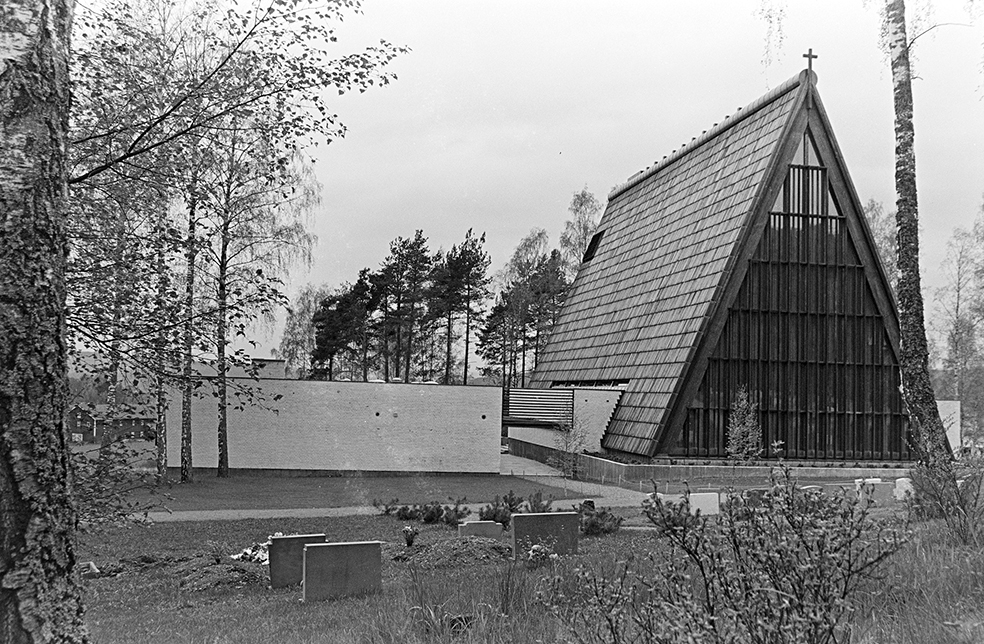 Brumunddal kirke, eksteriør.