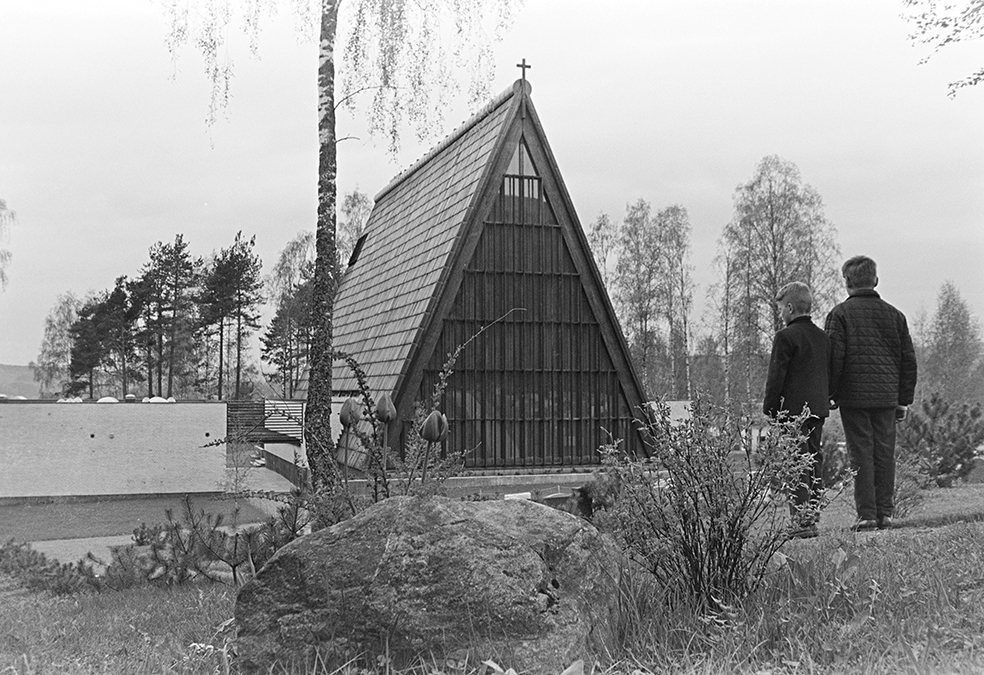 Brumunddal kirke, eksteriør.