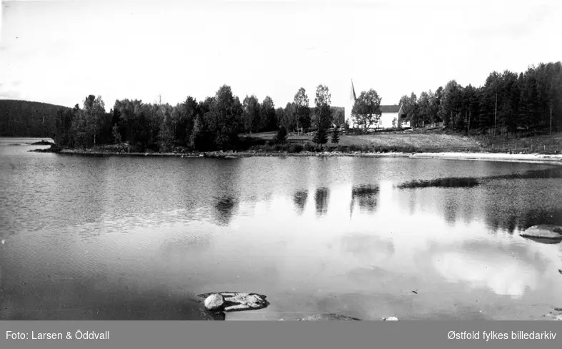 Rømskog kirke sett fra sør, 1900-10 ca?.
Postkort.