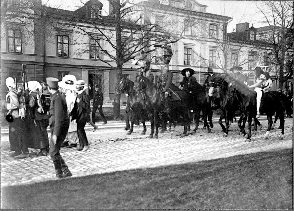 Karnevalståg på Befälsgatan, Karlsborg.