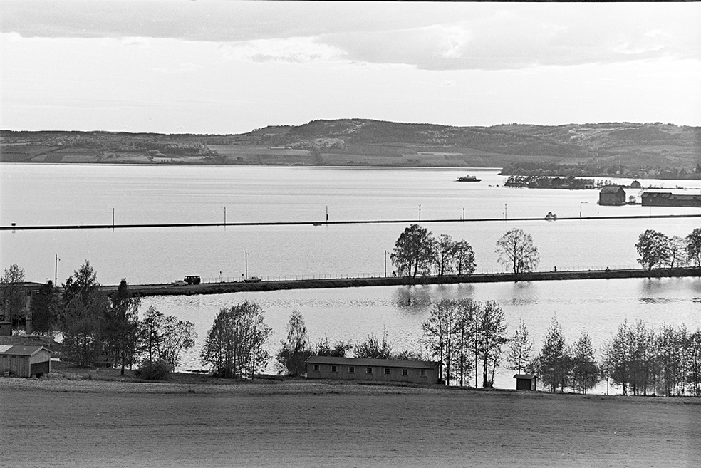 Storflom i Mjøsa 1967. Åkersvika, Stangebrua, veg, jernbane,oversvømmelse,