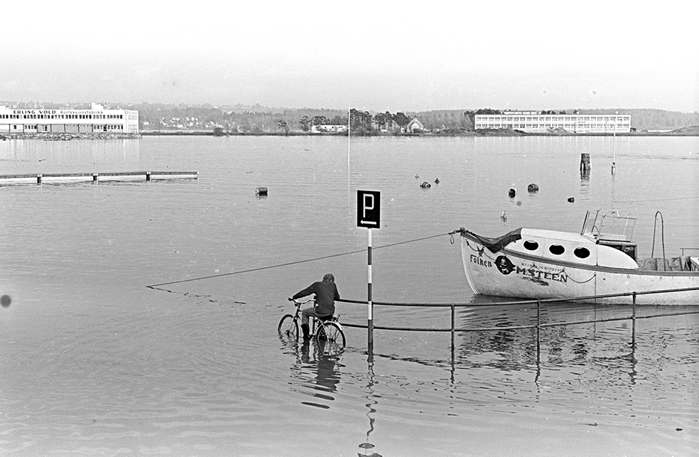 Storflom i Mjøsa 1967,barn, sykkel, redningsbåt "Falken"