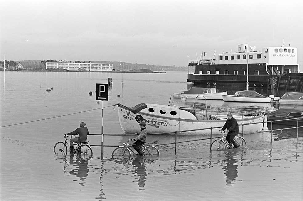 Storflom i Mjøsa 1967, barn, sykkel, redningsbåt "Falken"